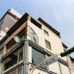 牛乳大王の反対側にはスタバ