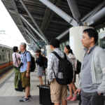 新幹線を見送る